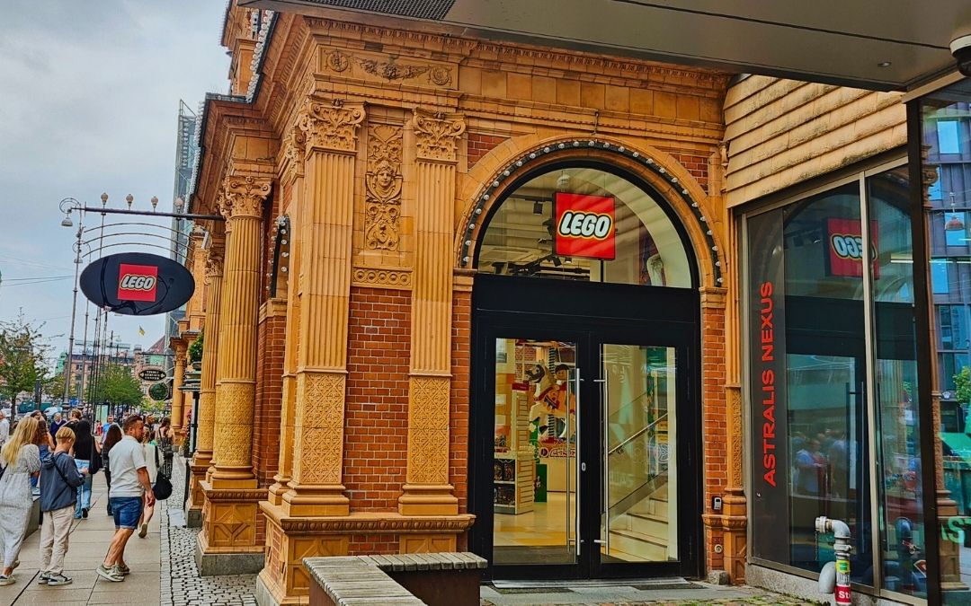 Wejście do sklepu LEGO w centrum Kopenhagi
