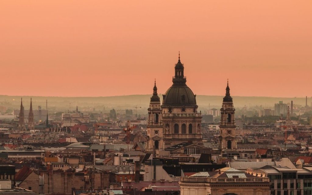 Bazylika świętego Stefana i jej wieże widziana z góry