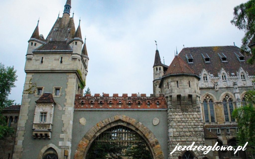 Brama wejściowa do Zamku Vajdahunyad w Budapeszcie