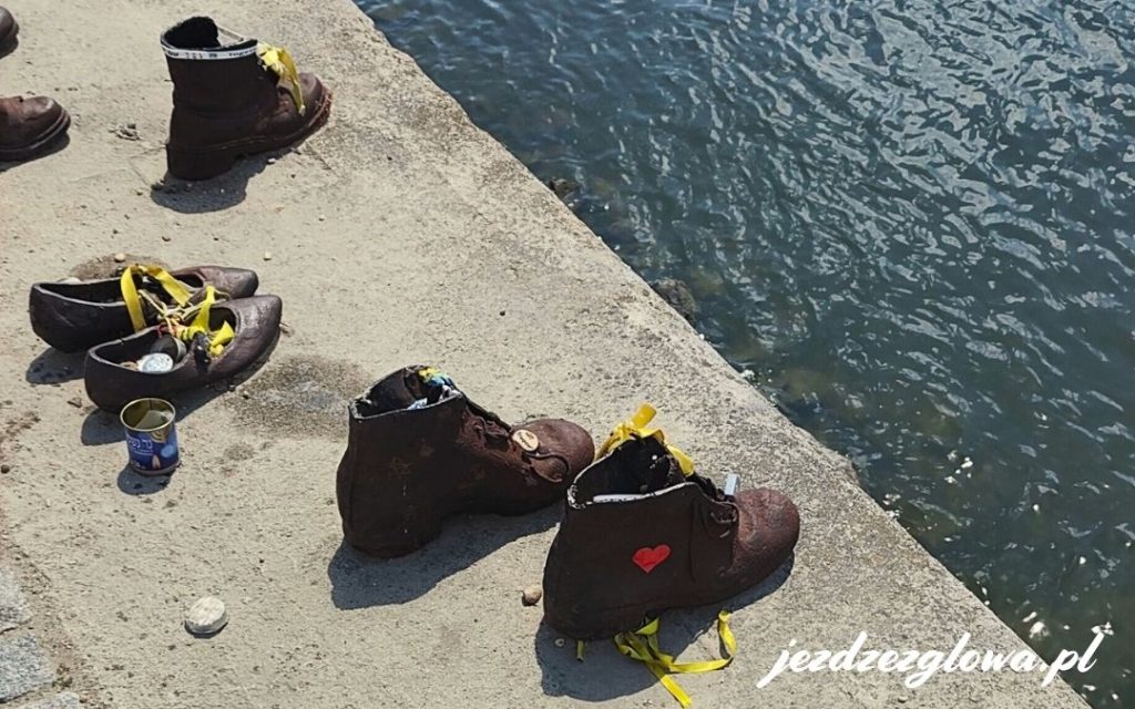 Buty nad Dunajem – pomnik ofiar Holocaustu w Budapeszcie
