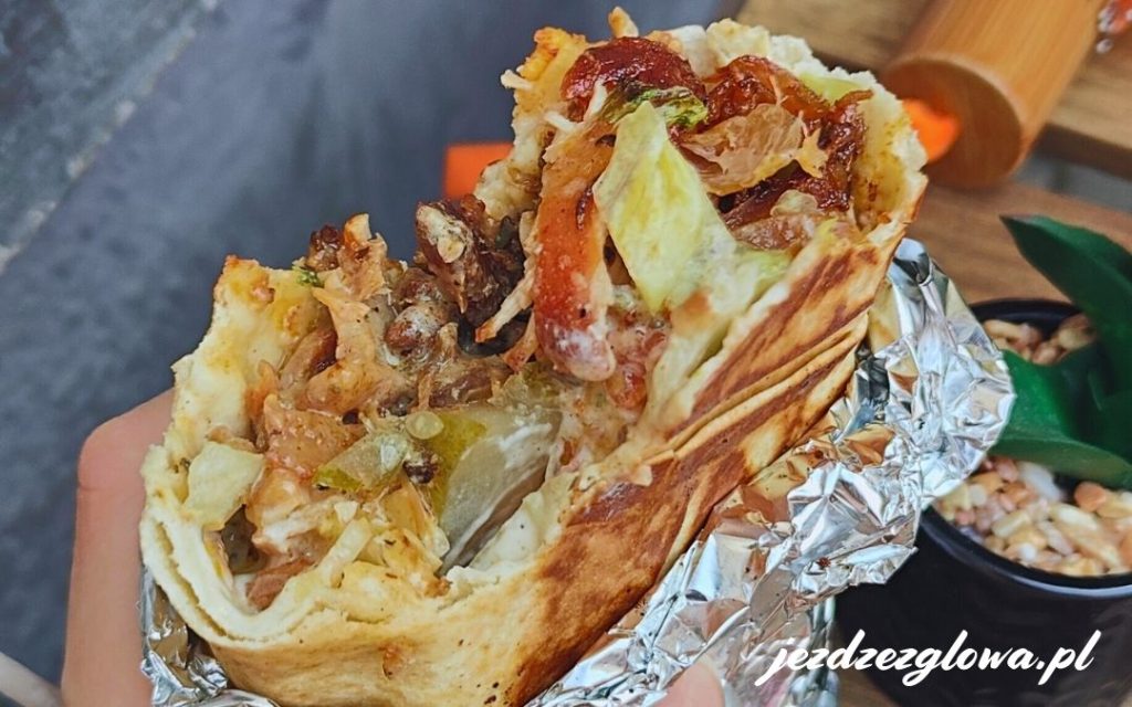 Kebab zawinięty w folię – street food w Budapeszcie
