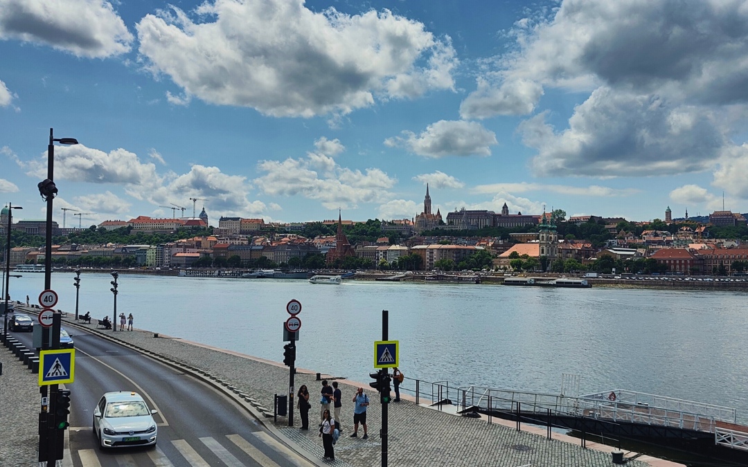 Panoramiczny widok na Dunaj i Most Małgorzaty w Budapeszcie