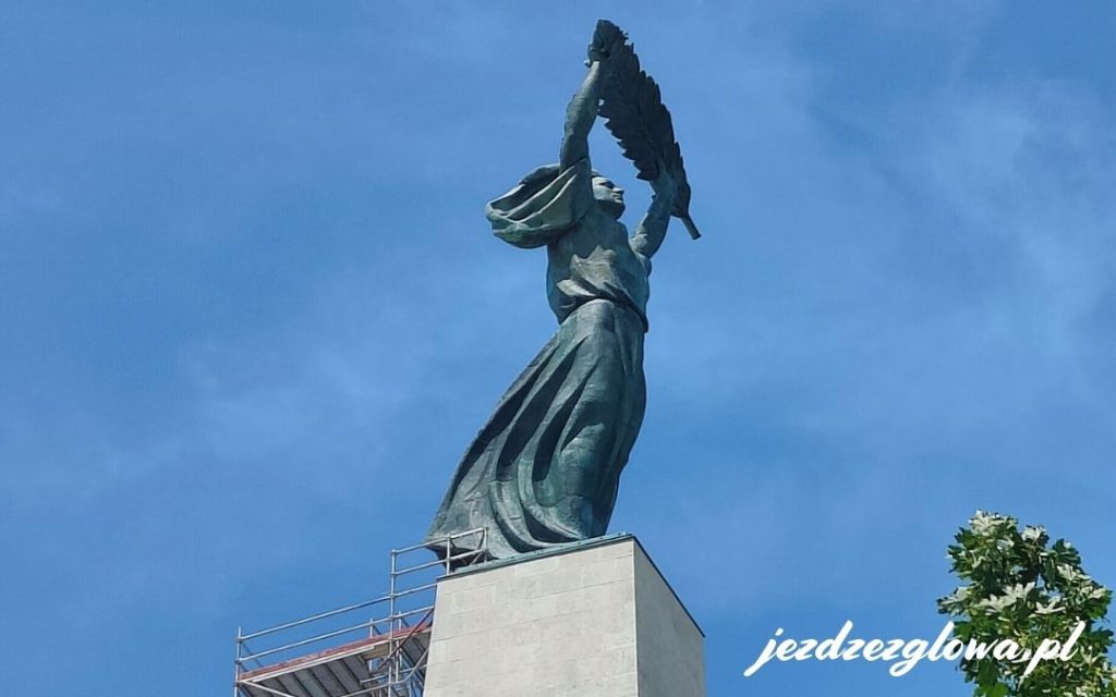 Pomnik Wolności na Górze Gellerta w Budapeszcie - zbliżenie