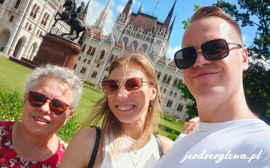 Selfie z Parlamentem w Budapeszcie w tle