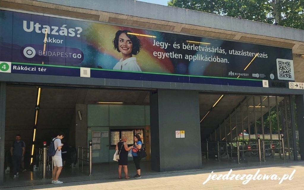 Wejście do metra w mieście Budapeszt