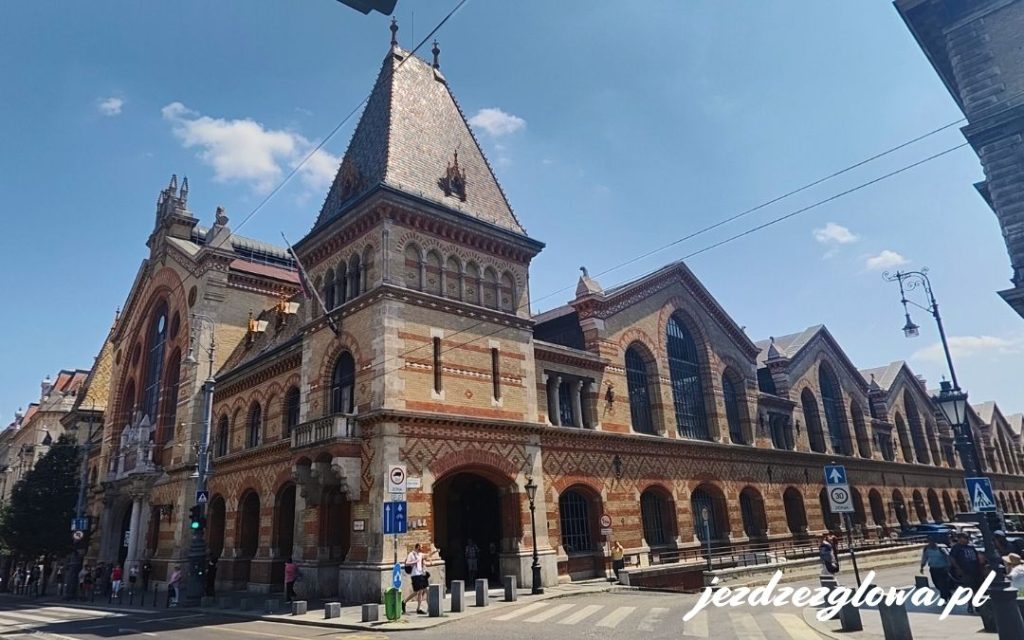 Wielka Hala Targowa w Budapeszcie – fasada z dachówką Zsolnay