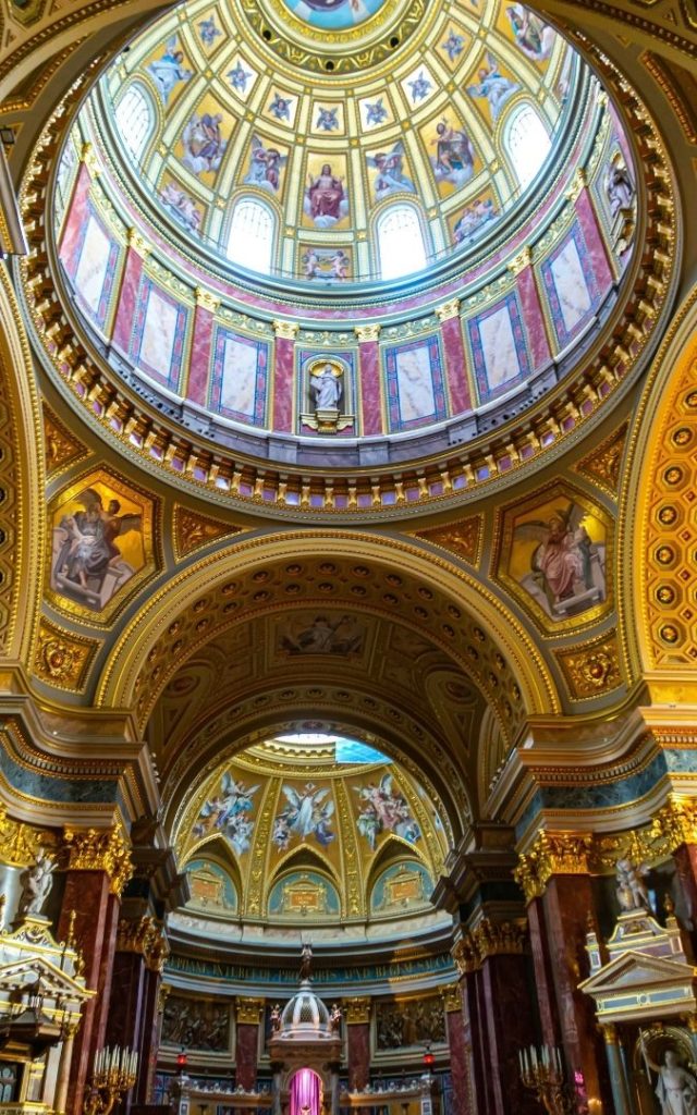 Wnętrze bazyliki św. Stefana