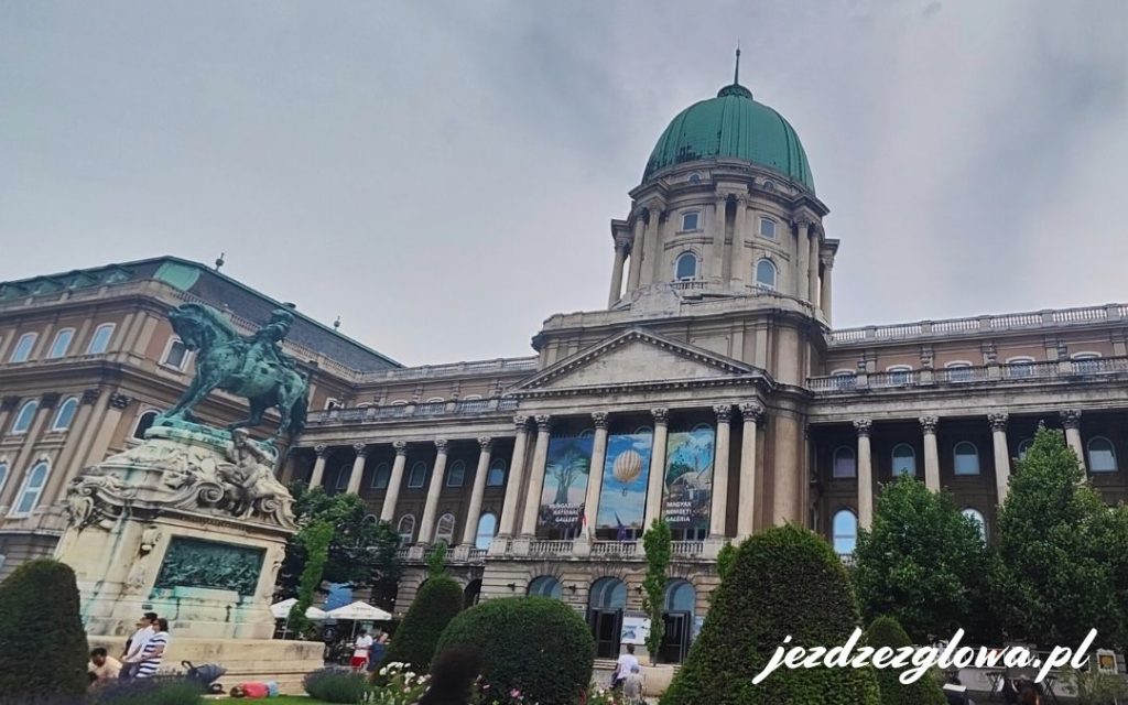 Zamek Królewski w Budapeszcie – widok od frontu