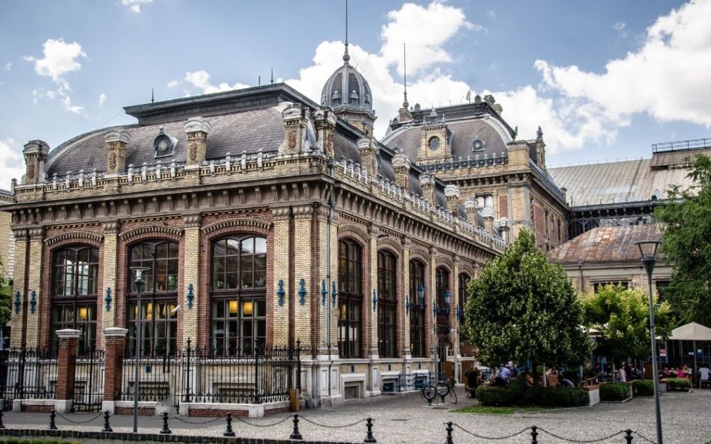 Dworzec Nyugati w Budapeszcie - boczny widok