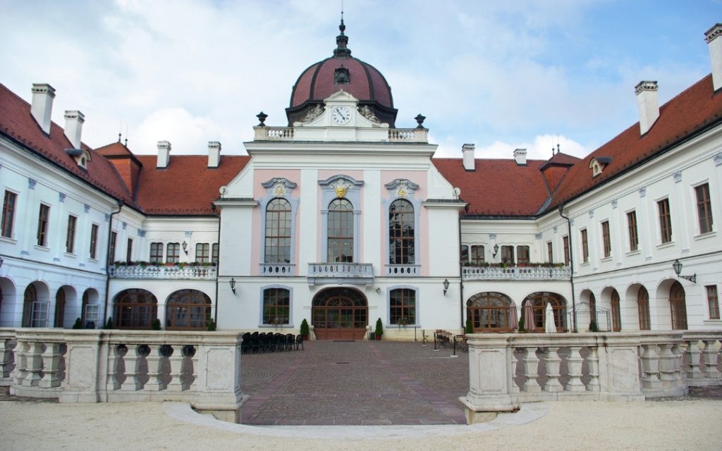 Dziedziniec Zamka królewskiego w Godollo