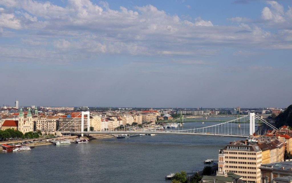 Most Elżbiety z widokiem panoramicznym na Budapeszt