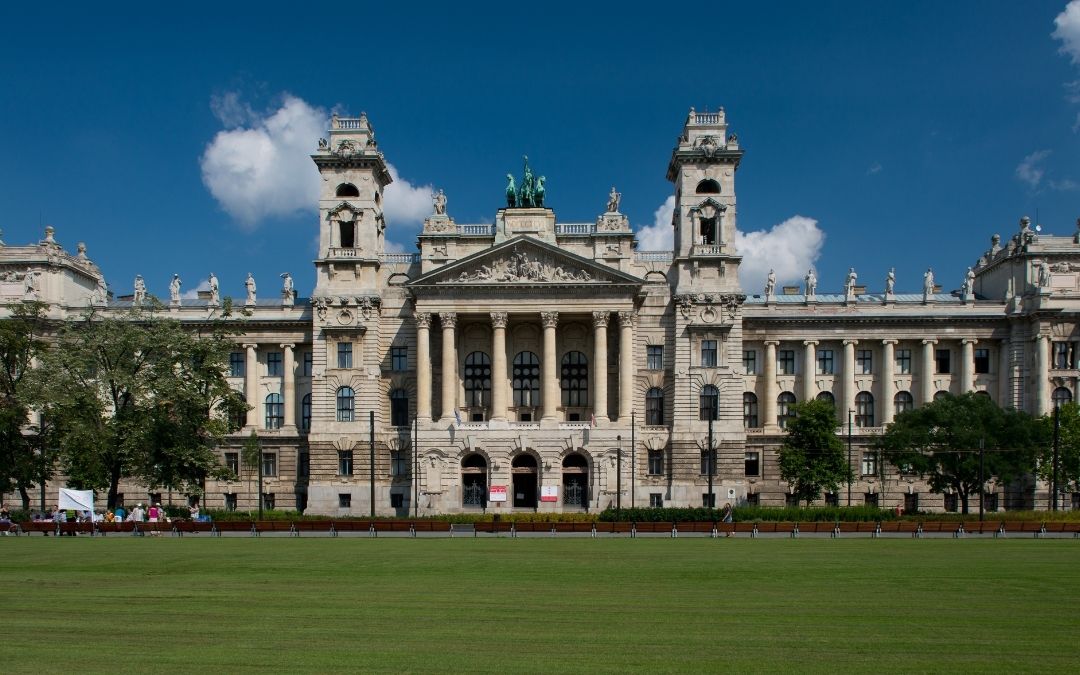 Muzeum Etnograficzne Budapeszt - widok od frontu