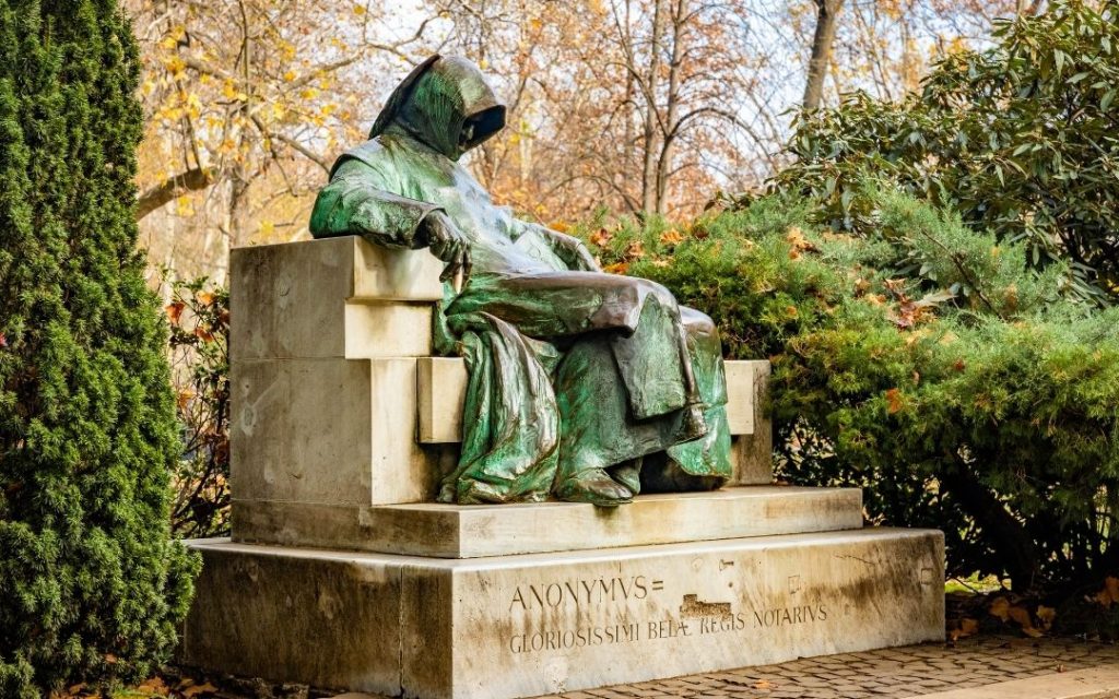 Pomnik Anonymusa w Parku Miejskim w Budapeszcie