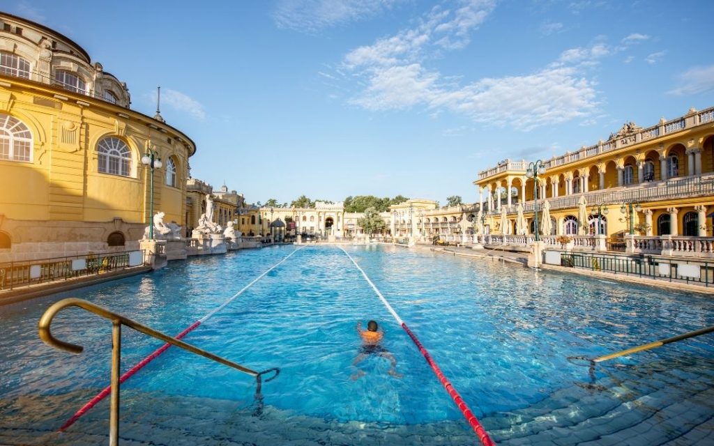 Termy Szechenyi w Budapeszcie - zewnętrzny basen