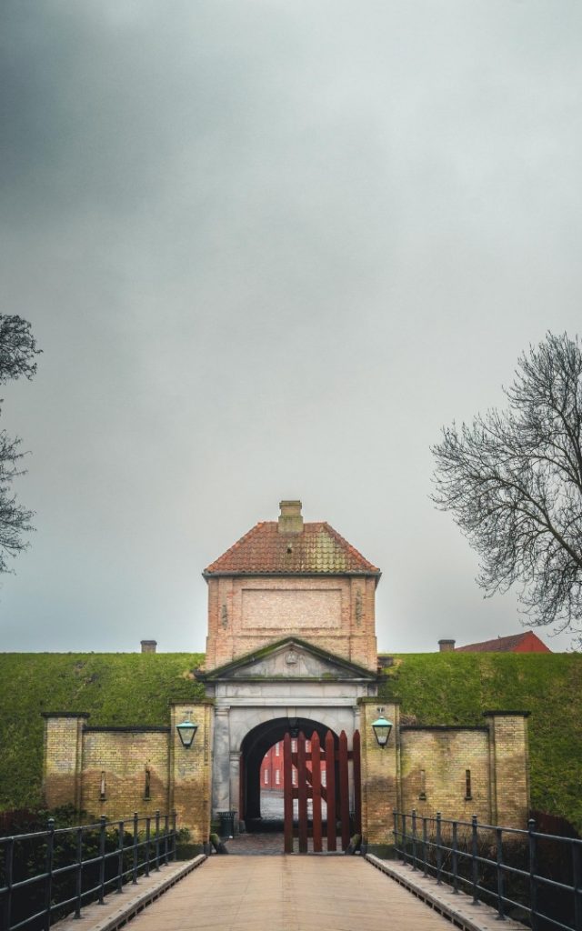Brama Królewska (Kongeporten) prowadząca do Kastellet