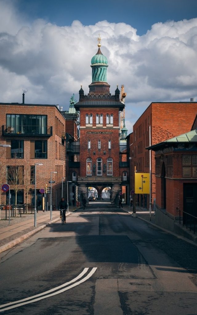 Brama Słoni (Elefantporten) w Kopenhadze - znany punkt orientacyjny dawnego kompleksu browarniczego Carlsberg