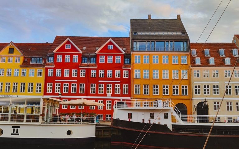 Charakterystyczne kolorowe kamienice Nyhavn