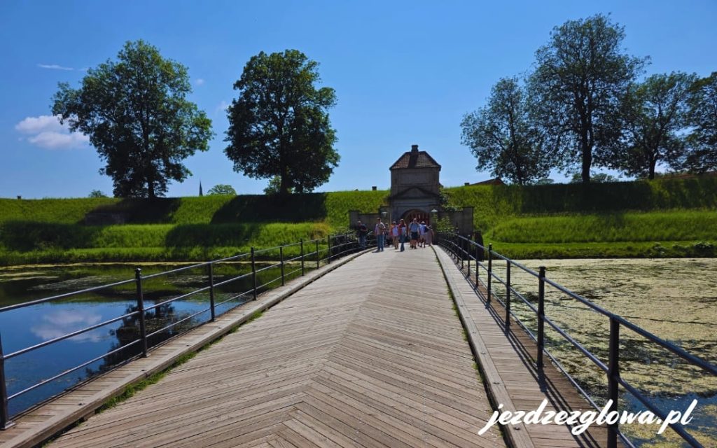Drewniany most prowadzący do Twierdzy Kastellet w Kopenhadze