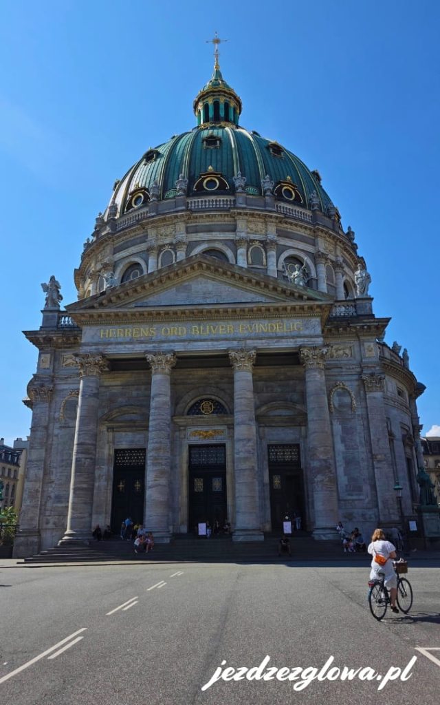 Kościół Marmurowy w Kopenhadze w słoneczny dzień