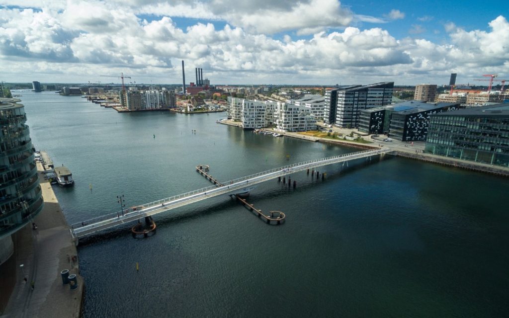 Nadbrzeżna dzielnica Islands Brygge w Kopenhadze