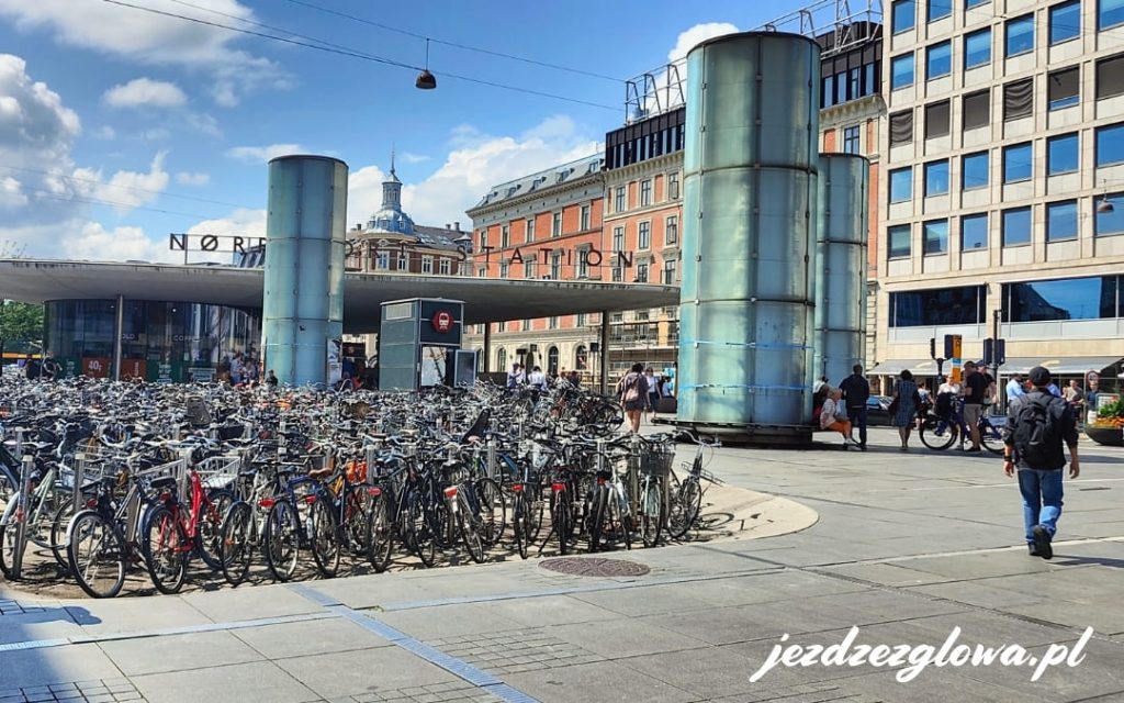 Parking dla rowerów przy stacji kolejowej Norreport Station w Kopenhadze