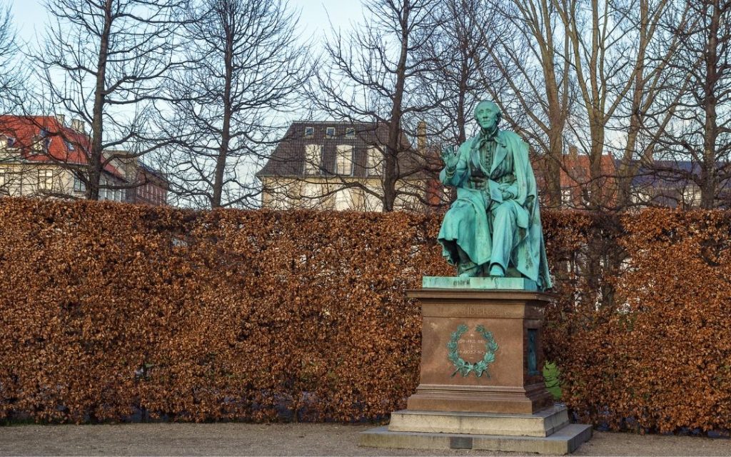 Pomnik Hansa Christiana Andersena w Ogrodach Królewskich (Kongens Have) w Kopenhadze
