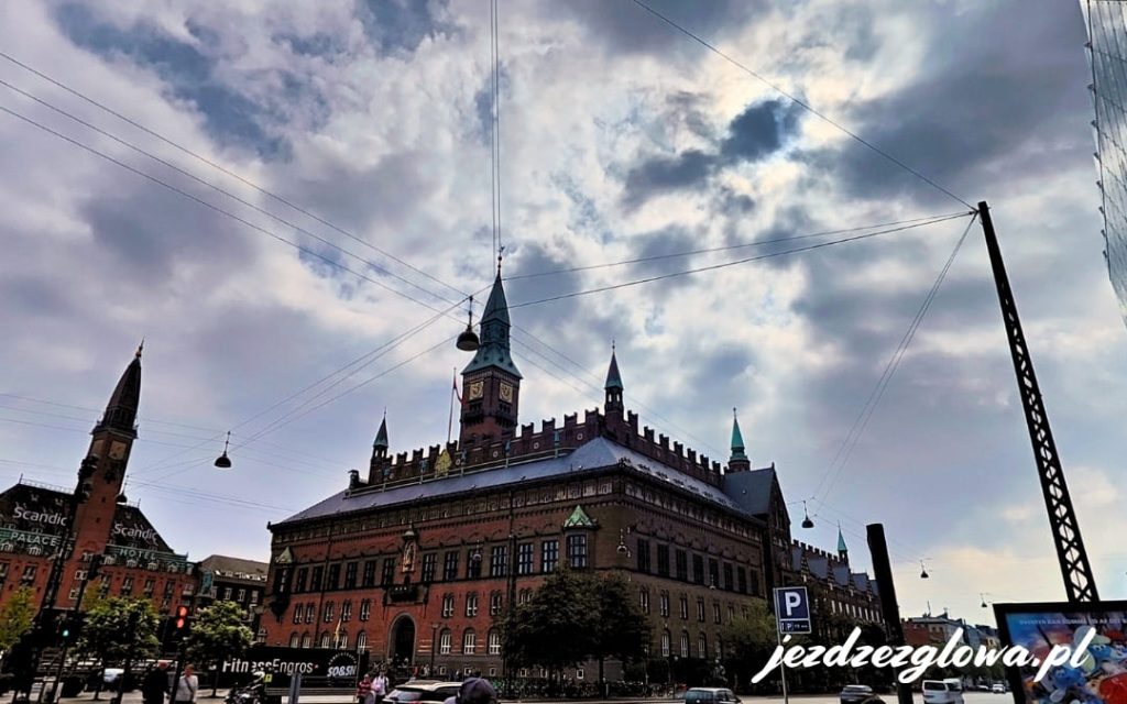 Ratusz Kopenhas i Plac Ratuszowy w Kopenhadze