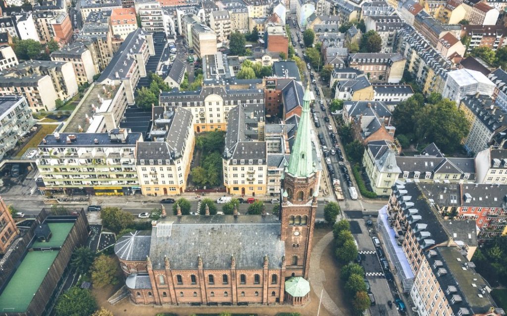 Widok na kościół św. Mateusza w dzielnicy Vesterbro w Kopenhadze