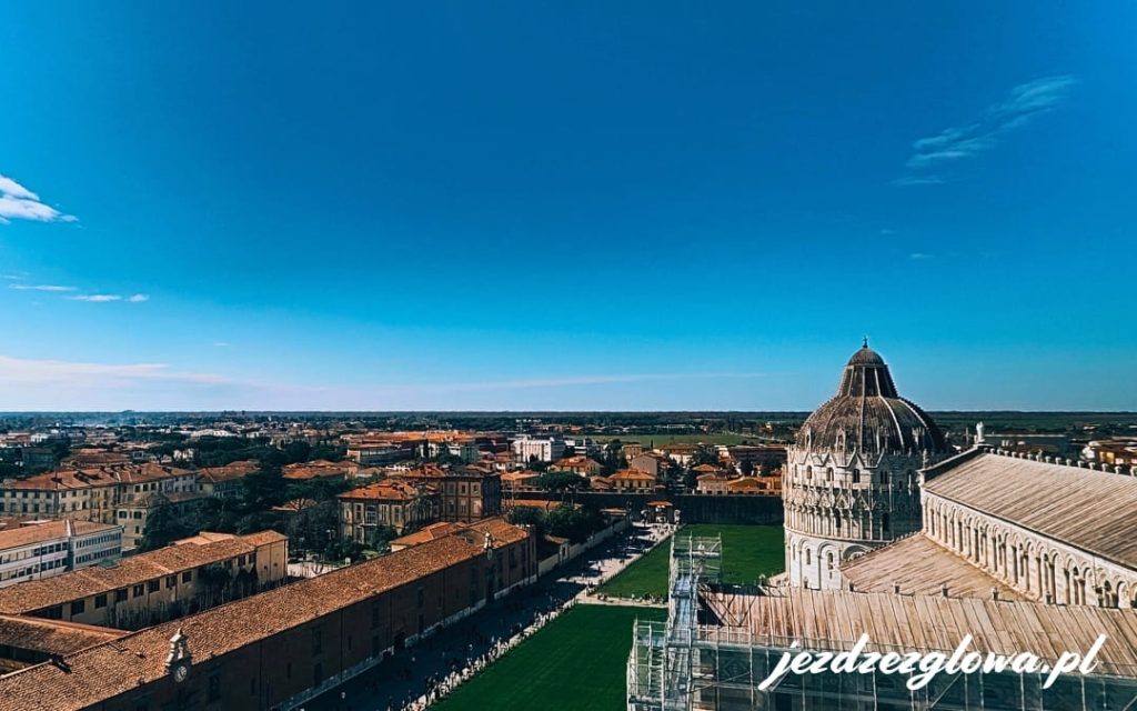 Widok z Krzywej Wierzy na Piazza dei Miracoli
