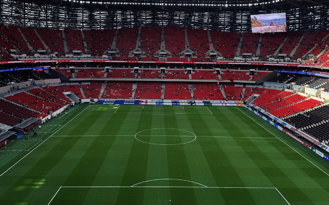 Widok z trybun na stadion piłkarski