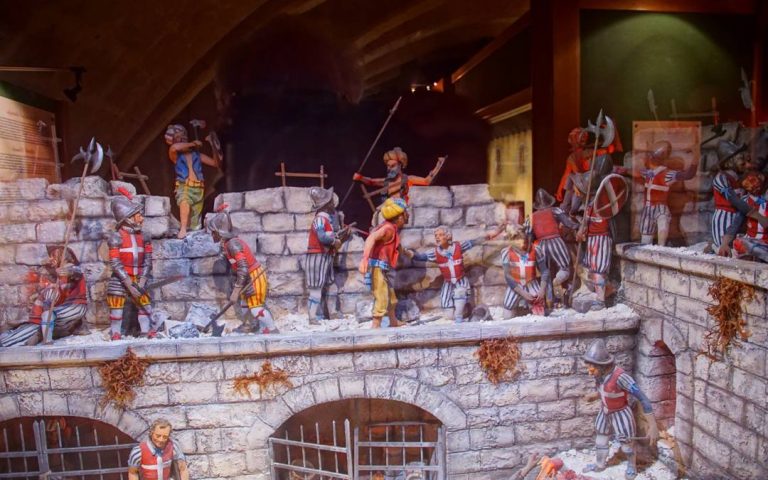 Oblężenie Malty – rekonstrukcja walk rycerzy z wojskami osmańskimi w czasie Wielkiego Oblężenia w 1565 roku.