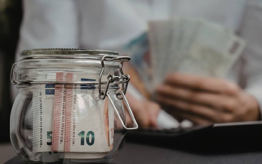Kaucja za wynajem – środki zabezpieczające na czas użytkowania auta