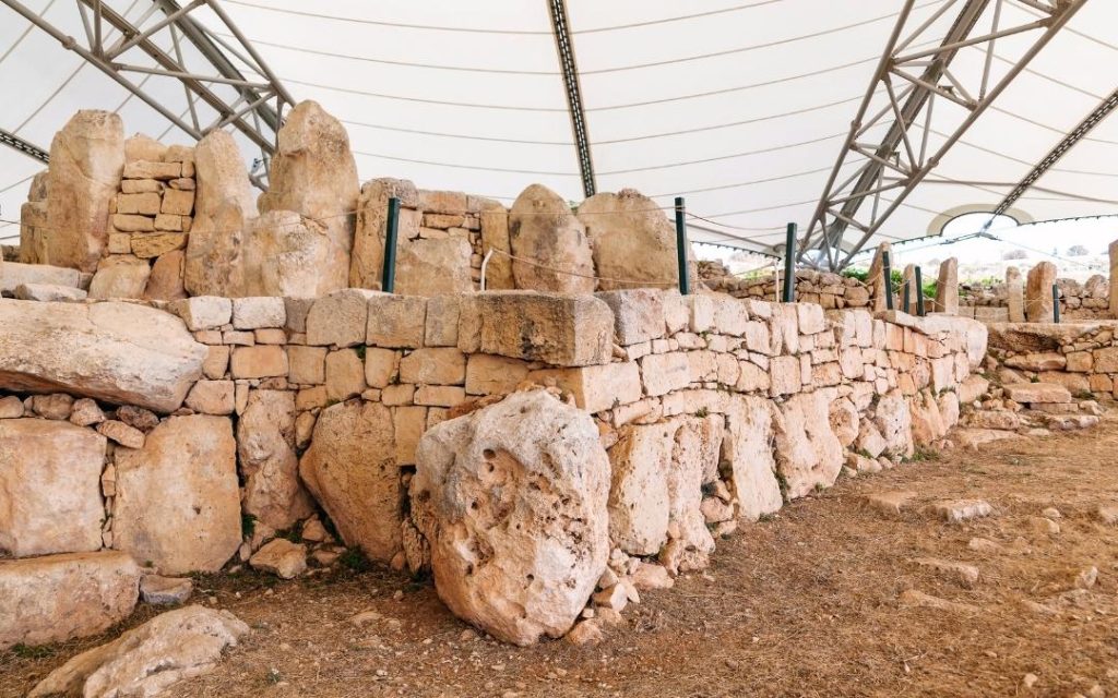 Fragment ruin megalitycznej świątyni w Mnajdra na Malcie