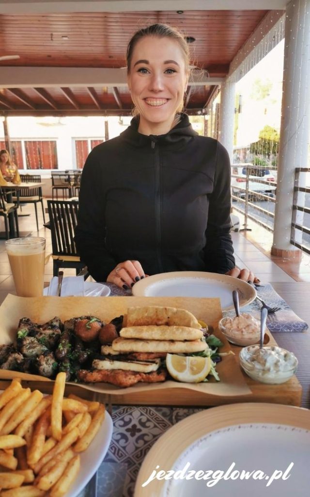 Greckie jedzenie w lokalnej restauracji
