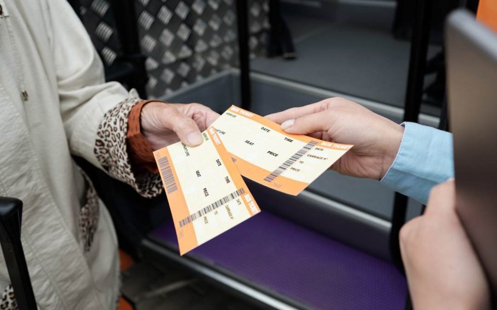 Kupowanie biletów autobusowych