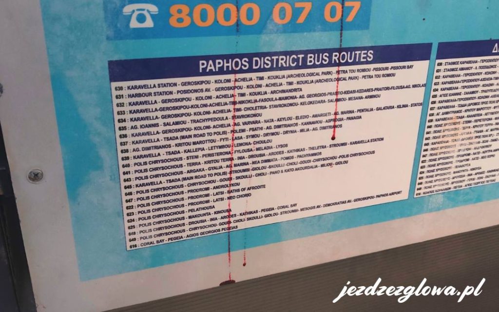 Plakat z rozkładem jazdy autobusów w Pafos