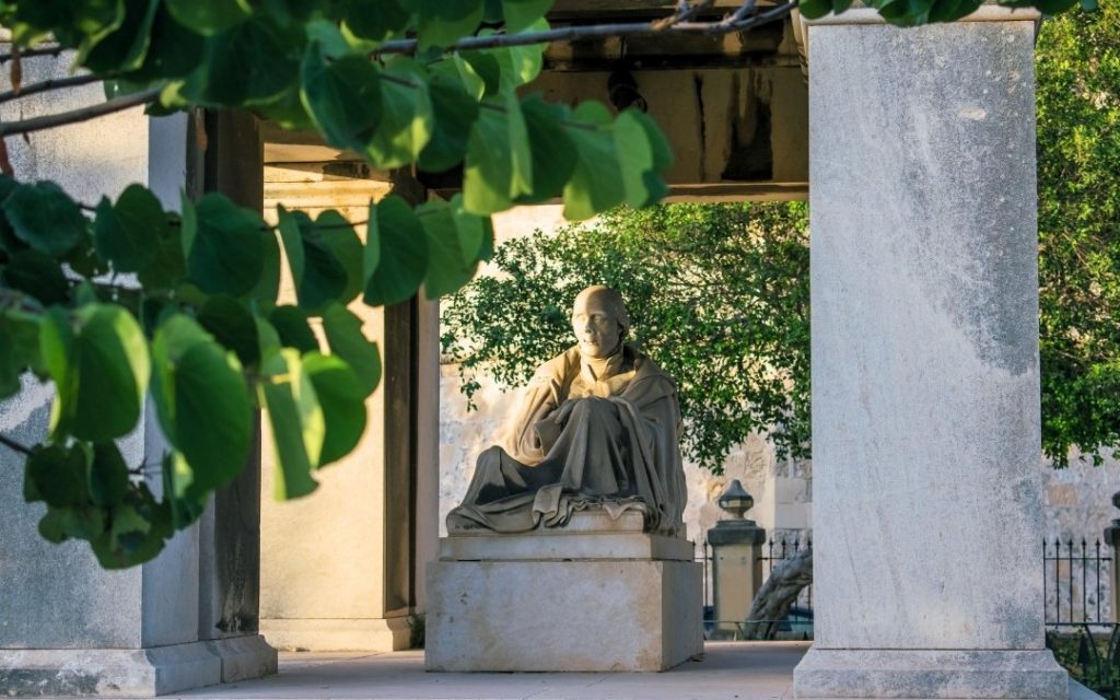 Pomnik lorda Hastingsa w ogrodach Hastings Gardens na Malcie