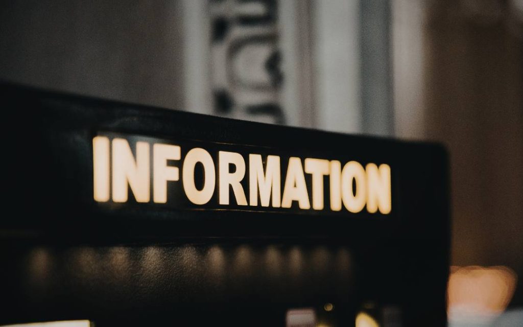 Tabliczka z napisem informacja