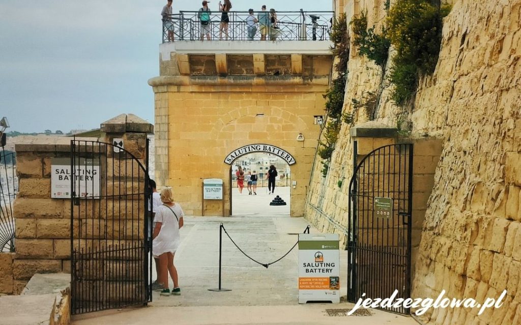 Wejście do Saluting Battery w Valletcie na Malcie