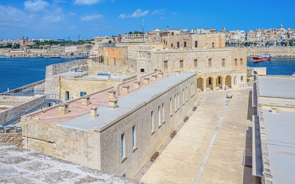 Widok na Fort St. Angelo w Senglei, z jego imponującymi murami