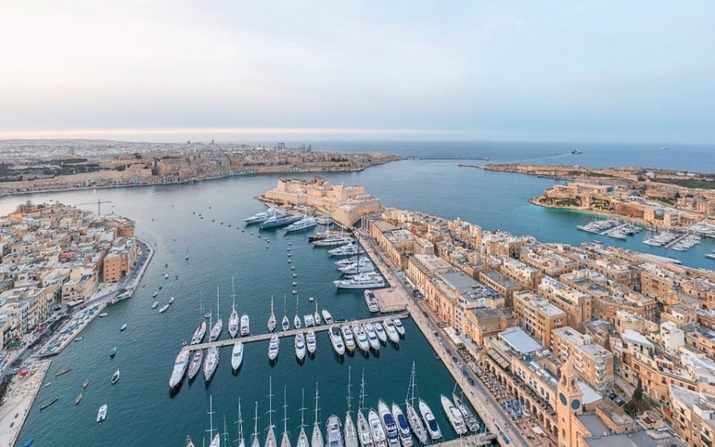 Widok z lotu ptaka na trzy miasta Malty Senglea, Cospicua i Vittoriosa, z widocznym portem i mariną