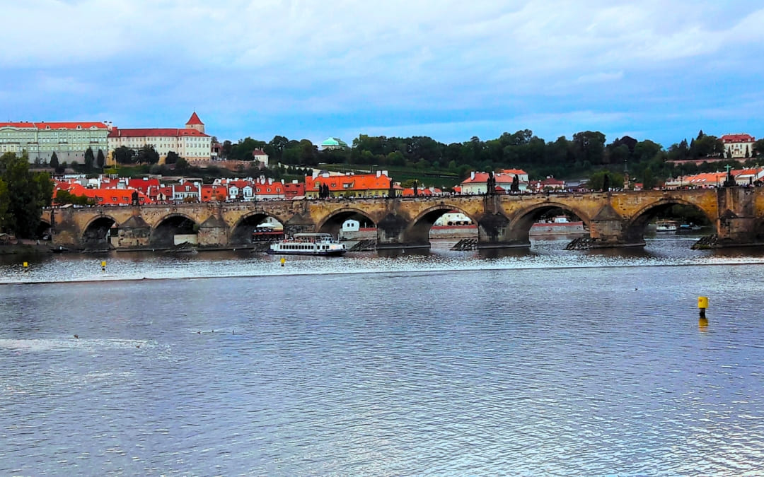 Panorama Pragi z mostem Karola