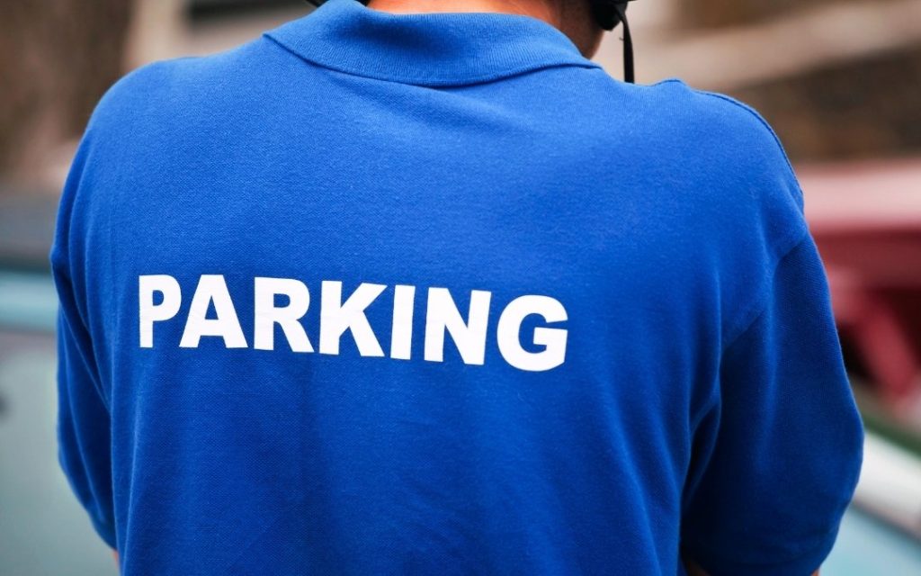 Pracownik obsługi parkingu