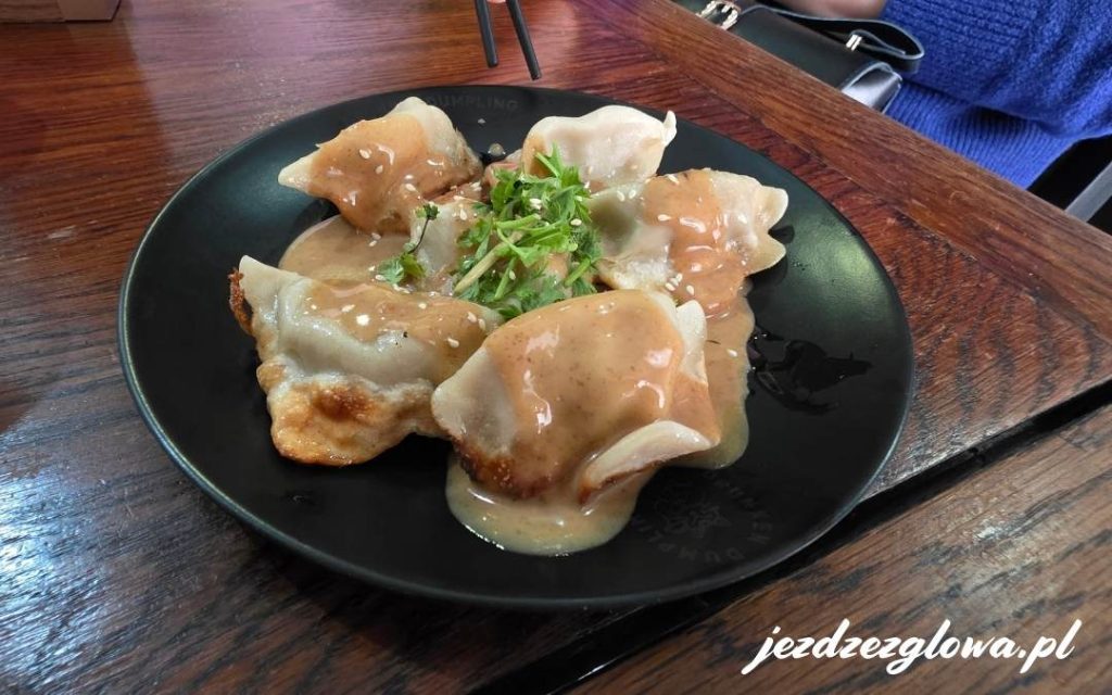 Pierożki z sosem