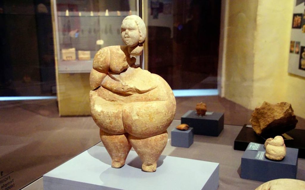 Prehistoryczna figurka znaleziona na Malcie – jeden z najcenniejszych eksponatów archeologicznych
