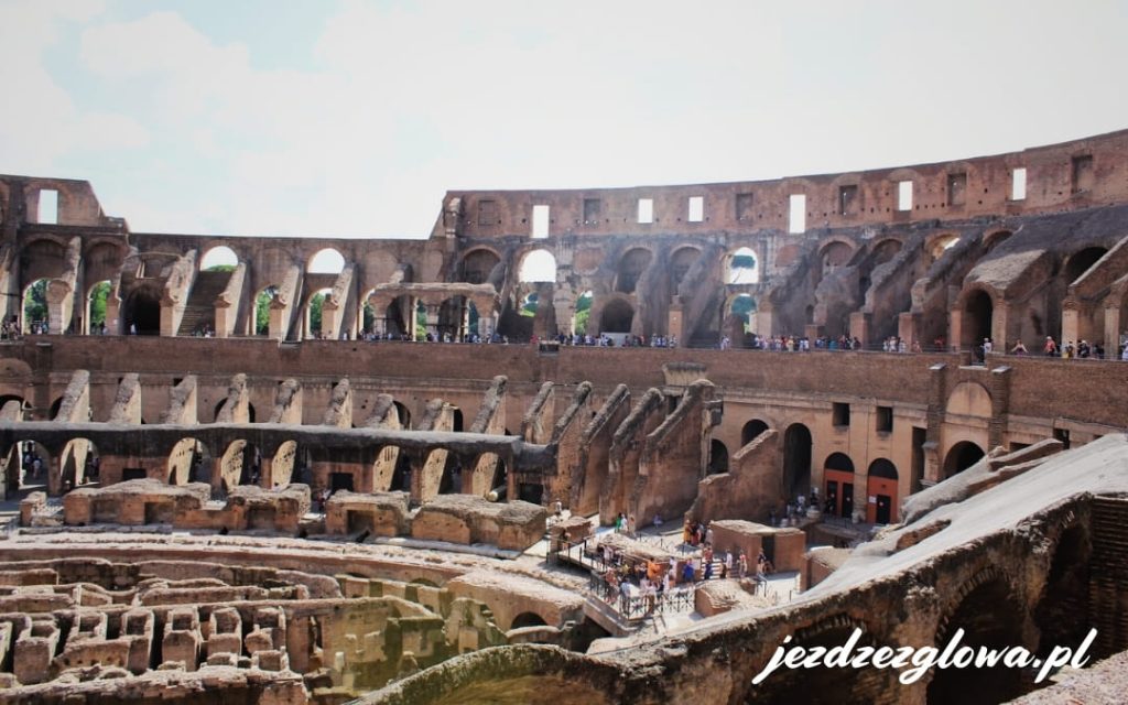 Arkady wewnętrzne Koloseum w Rzymie
