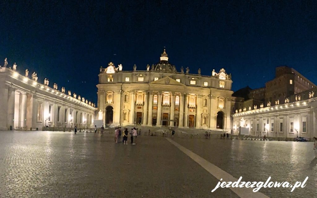 Bazylika św. Piotra w Watykanie nocą
