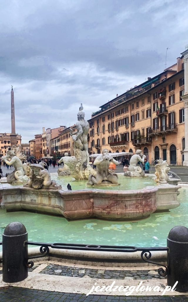 Fontana del Moro przy Piazza Navona w Rzymie