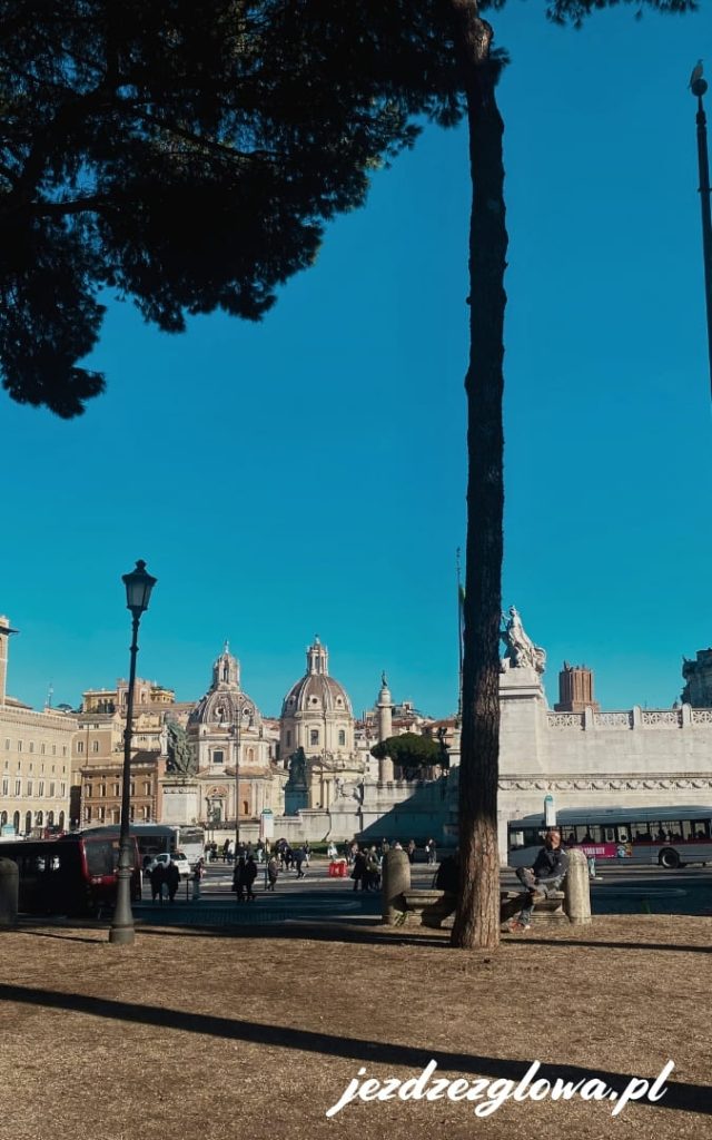 Fragment Ołtarzu Ojczyzny w Rzymie z dalszej perspektywy