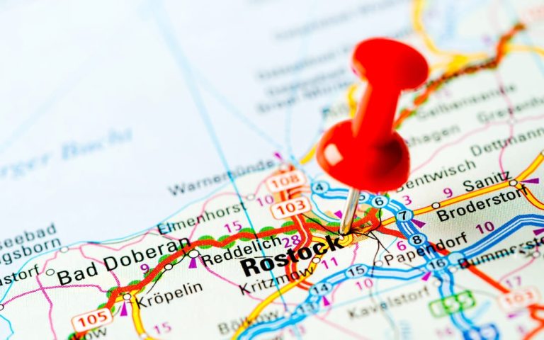 Mapa z zaznaczonym czerwonym punktem lokalizującym Rostock